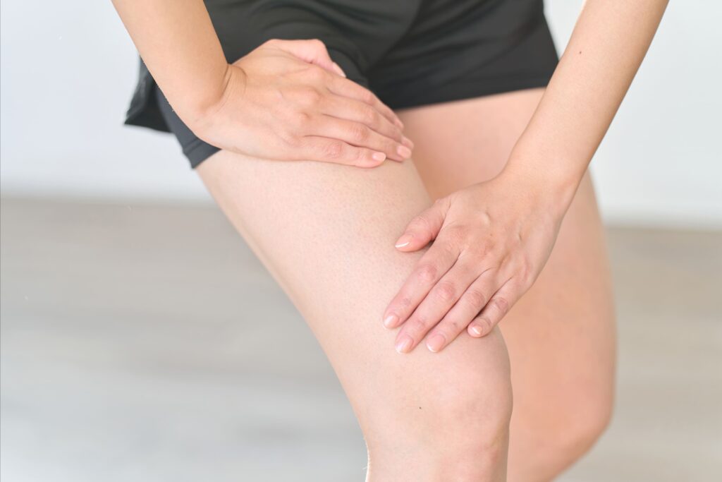 a woman hurts her thighs while training